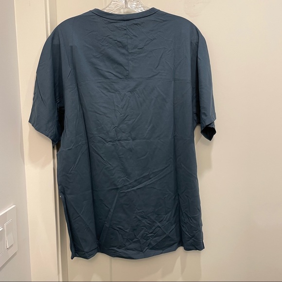 lululemon The Fundamental Pocket T - Picture 2 of 7